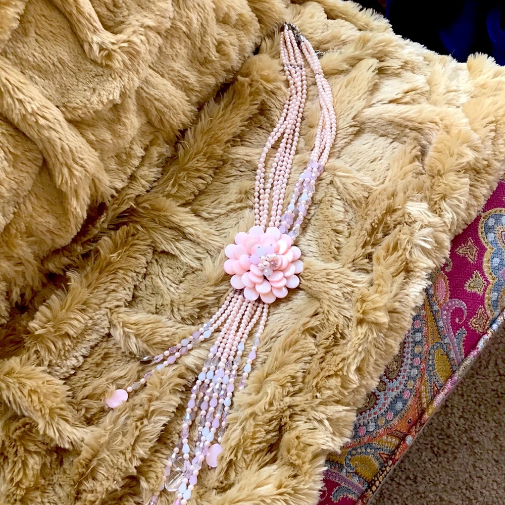 Joan River Starlet necklace in Pink.